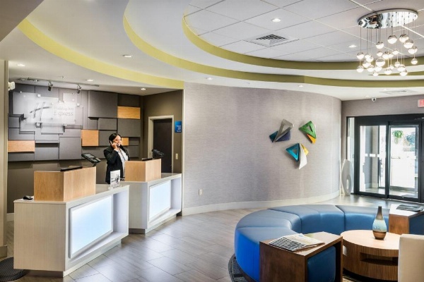 Holiday Inn Express & Suites Lakeland South image 26