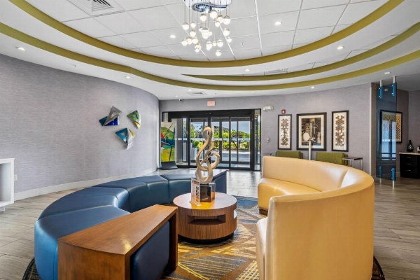Holiday Inn Express & Suites Lakeland South image 5